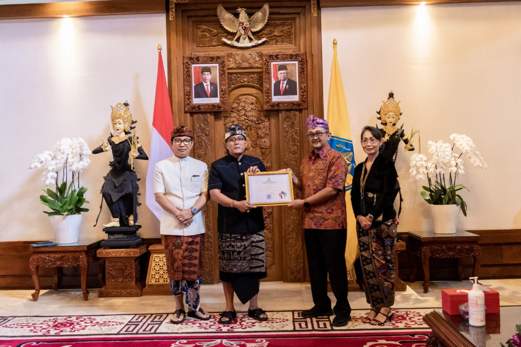 Pemkab Badung Terima Sertifikat Penghargaan Pemberantasan Tindak Pidana Korupsi
